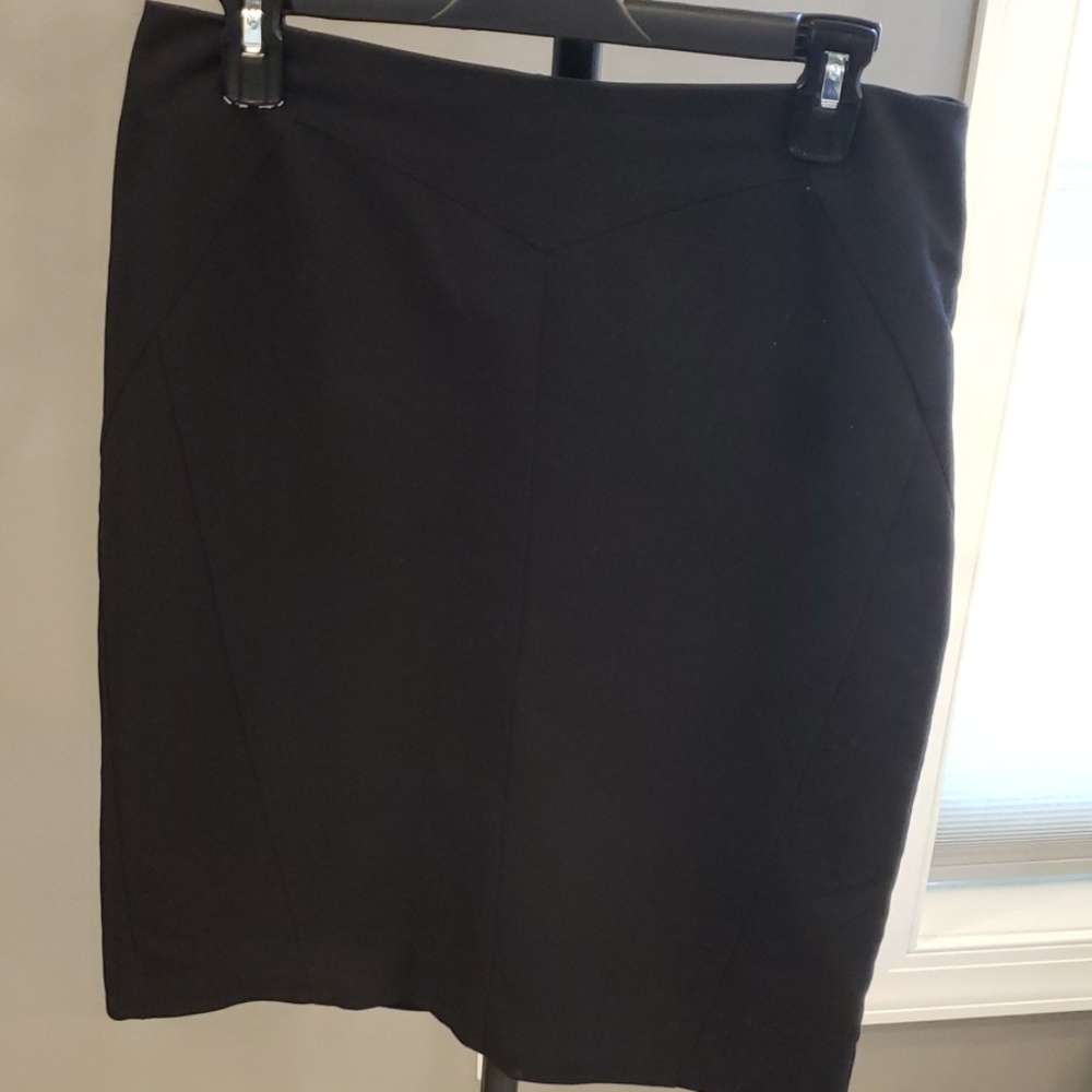 Worthington Women's Skirt. Black, Size 10. Pencil.